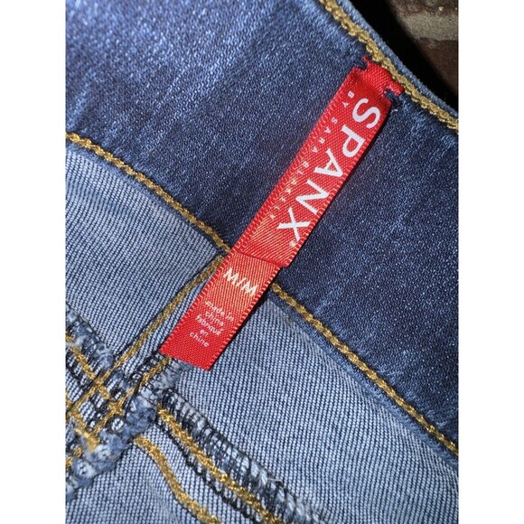 Spanx Sara Blakely Pull-on Jeans Women Size Medium Blue Distressed‎ Raw Cuff EUC - Picture 6 of 7